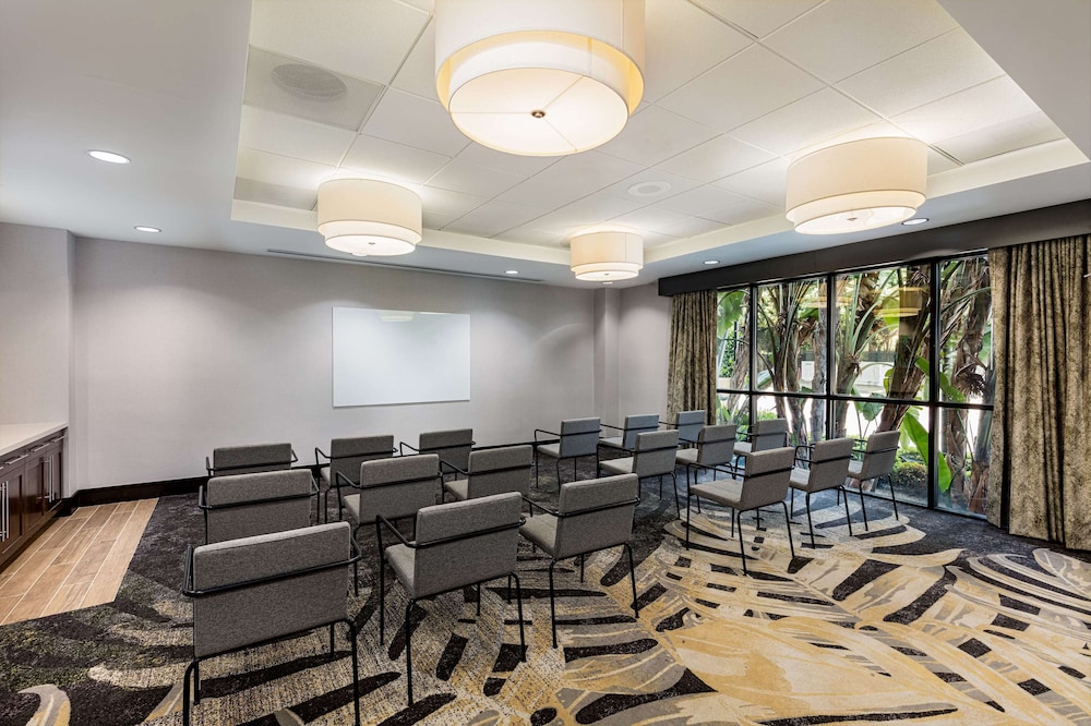 Hilton Garden Inn Los Angeles/Hollywood — Hotel building in Los Angeles, California
