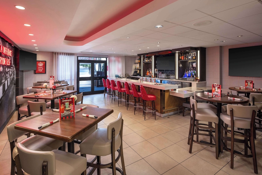 Hilton Garden Inn Los Angeles/Hollywood — Restaurant & bars in Los Angeles, California
