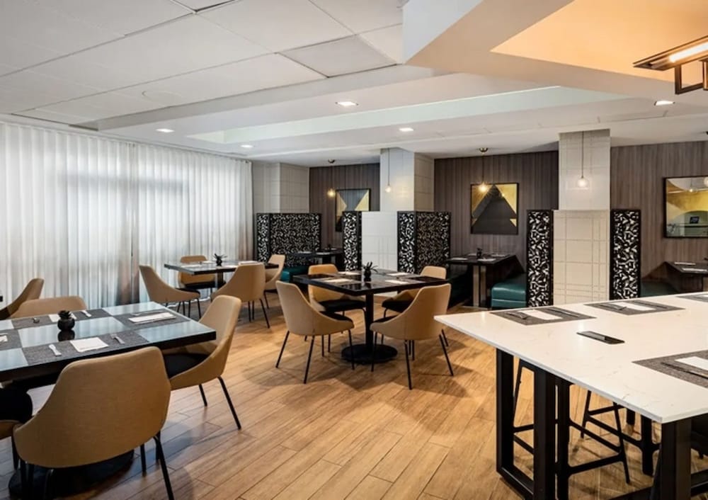 Hilton Garden Inn Los Angeles/Hollywood — Restaurant & bars in Los Angeles, California