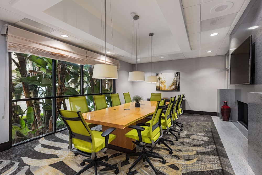 Hilton Garden Inn Los Angeles/Hollywood — Hotel rooms in Los Angeles, California