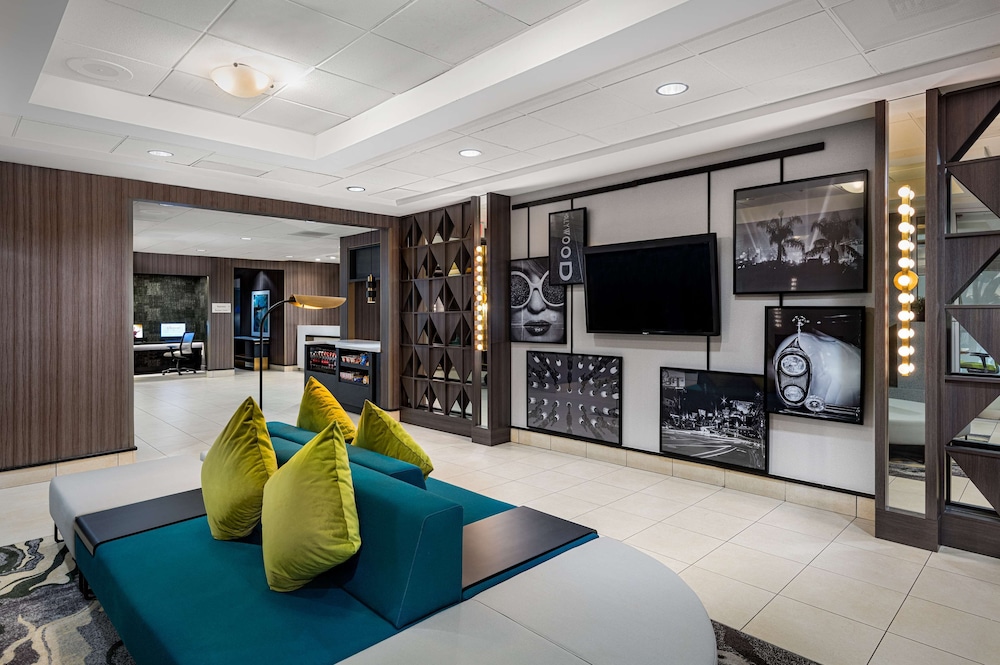Hilton Garden Inn Los Angeles/Hollywood — Restaurant & bars in Los Angeles, California