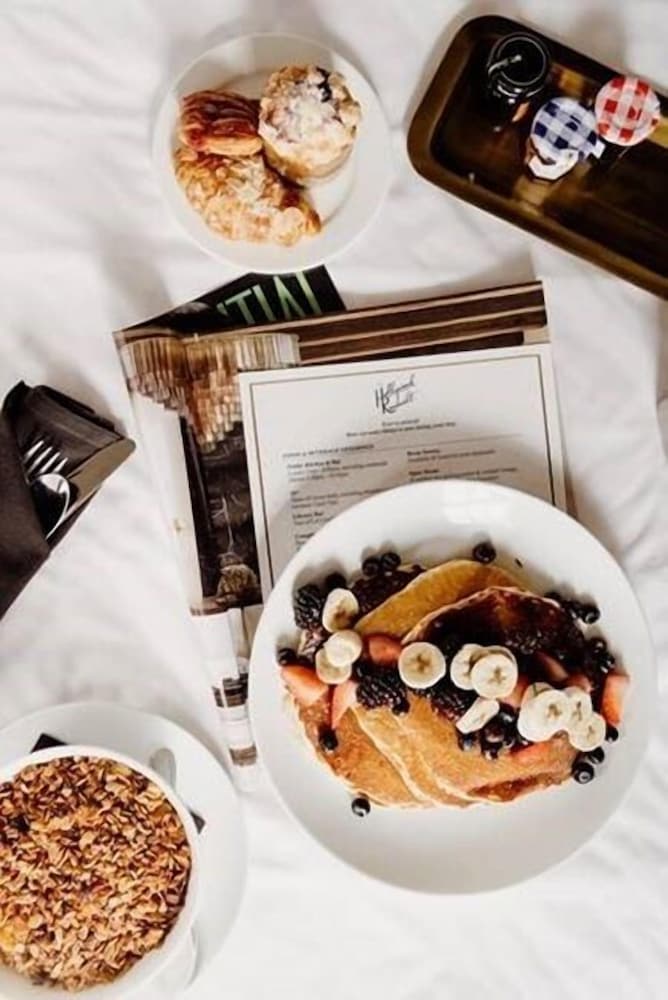 The Hollywood Roosevelt — Restaurant & bars in Los Angeles, California