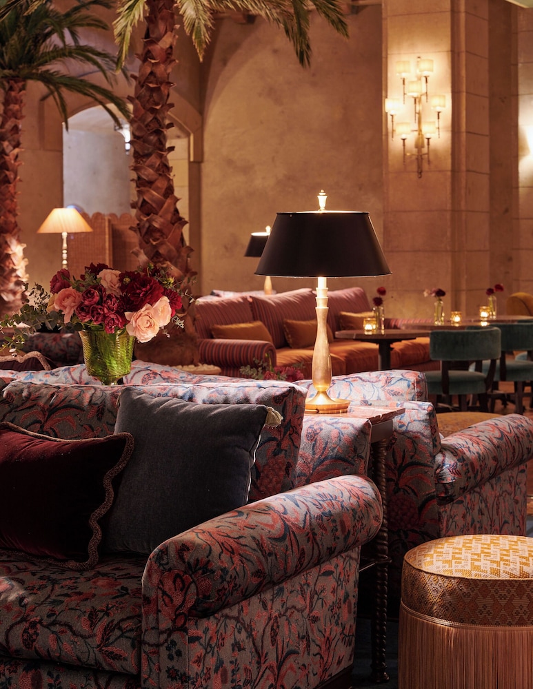 The Hollywood Roosevelt — Restaurant & bars in Los Angeles, California