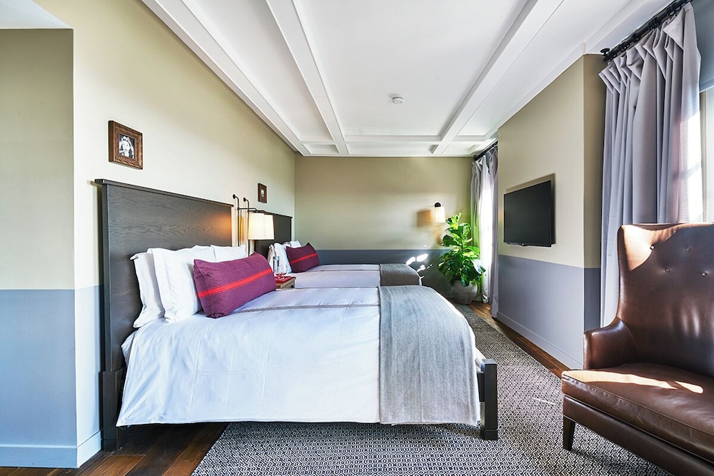 The Hollywood Roosevelt — Hotel rooms in Los Angeles, California