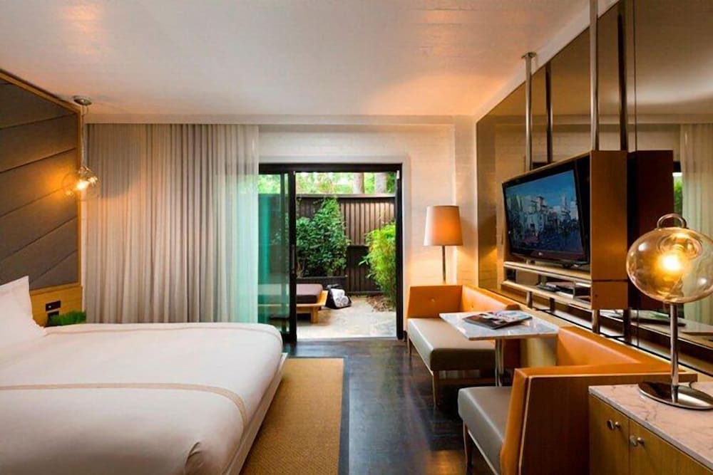 The Hollywood Roosevelt — Hotel rooms in Los Angeles, California