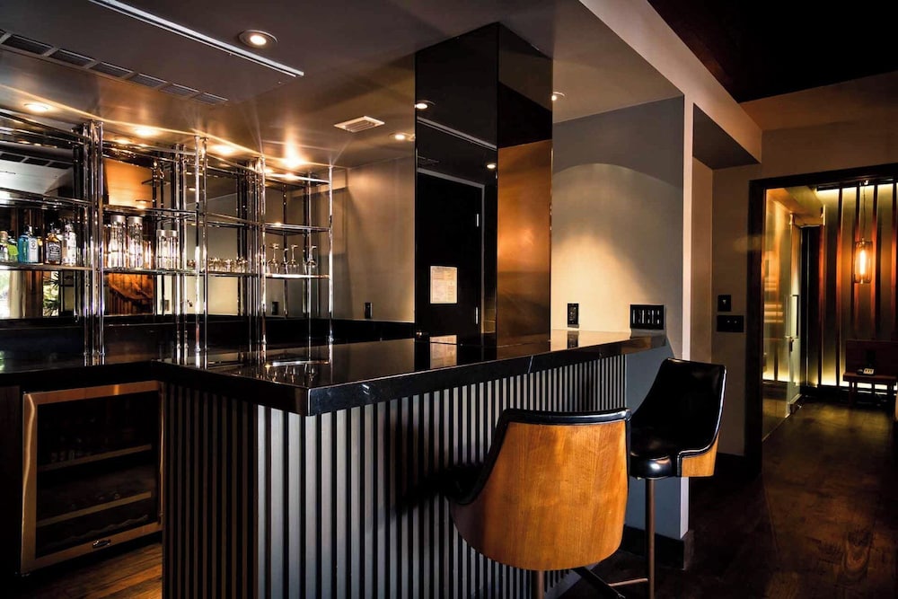 The Hollywood Roosevelt — Restaurant & bars in Los Angeles, California