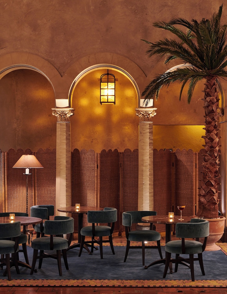 The Hollywood Roosevelt — Restaurant & bars in Los Angeles, California