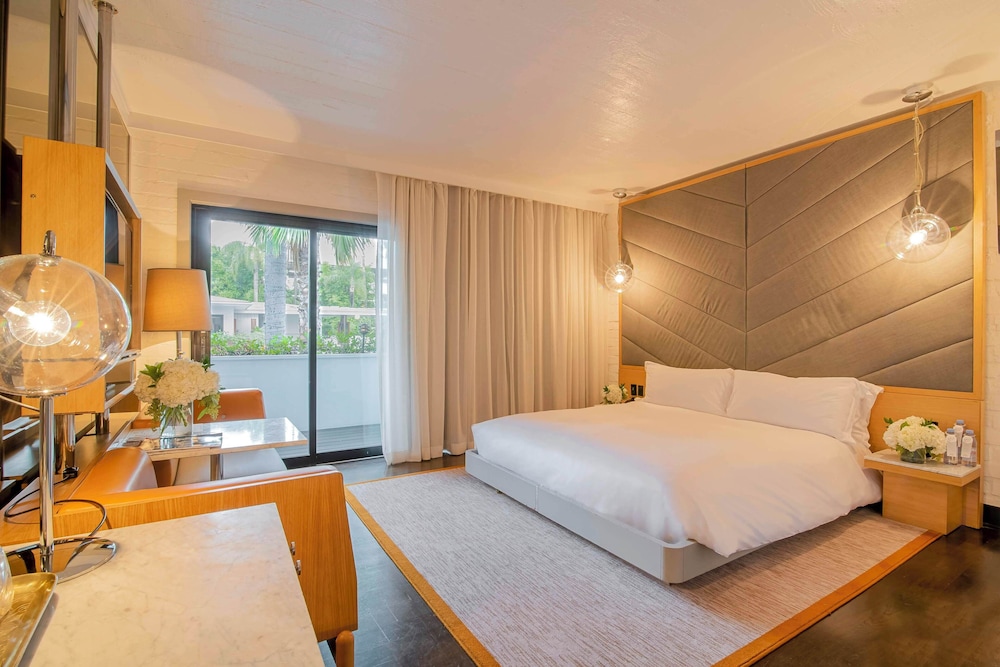 The Hollywood Roosevelt — Hotel rooms in Los Angeles, California
