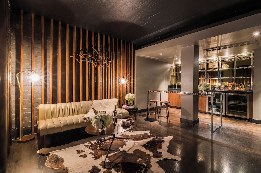 The Hollywood Roosevelt — Restaurant & bars in Los Angeles, California