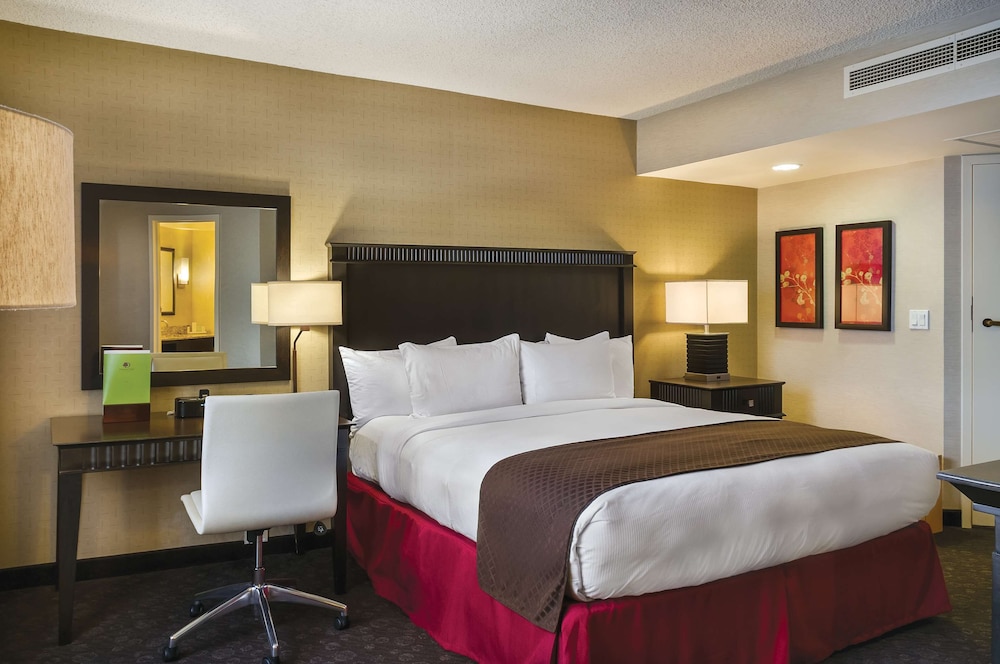 DoubleTree by Hilton Hotel Los Angeles Downtown — Hotel rooms in Los Angeles, California