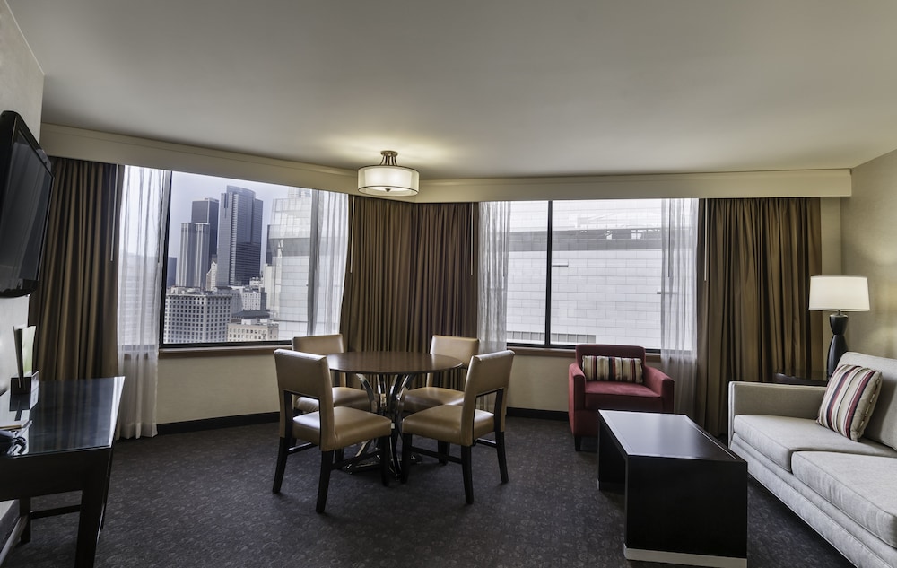 DoubleTree by Hilton Hotel Los Angeles Downtown — Hotel rooms in Los Angeles, California