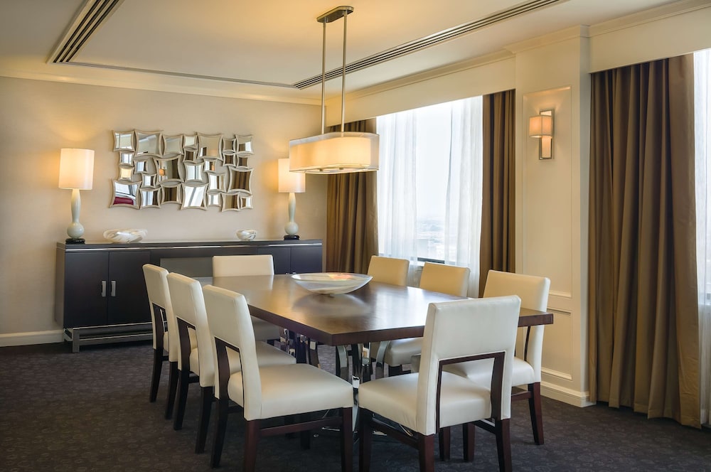 DoubleTree by Hilton Hotel Los Angeles Downtown — Restaurant & bars in Los Angeles, California