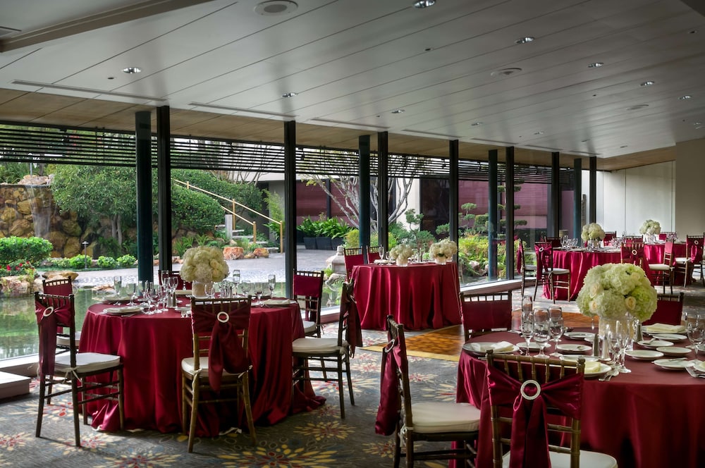 DoubleTree by Hilton Hotel Los Angeles Downtown — Restaurant & bars in Los Angeles, California