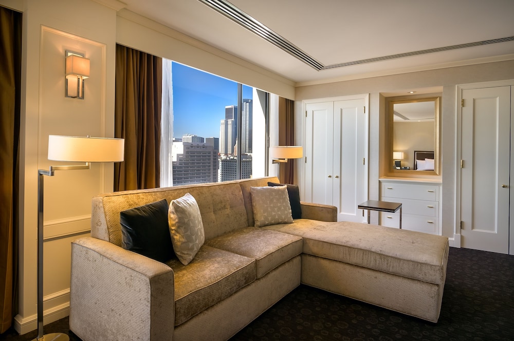 DoubleTree by Hilton Hotel Los Angeles Downtown — Hotel rooms in Los Angeles, California