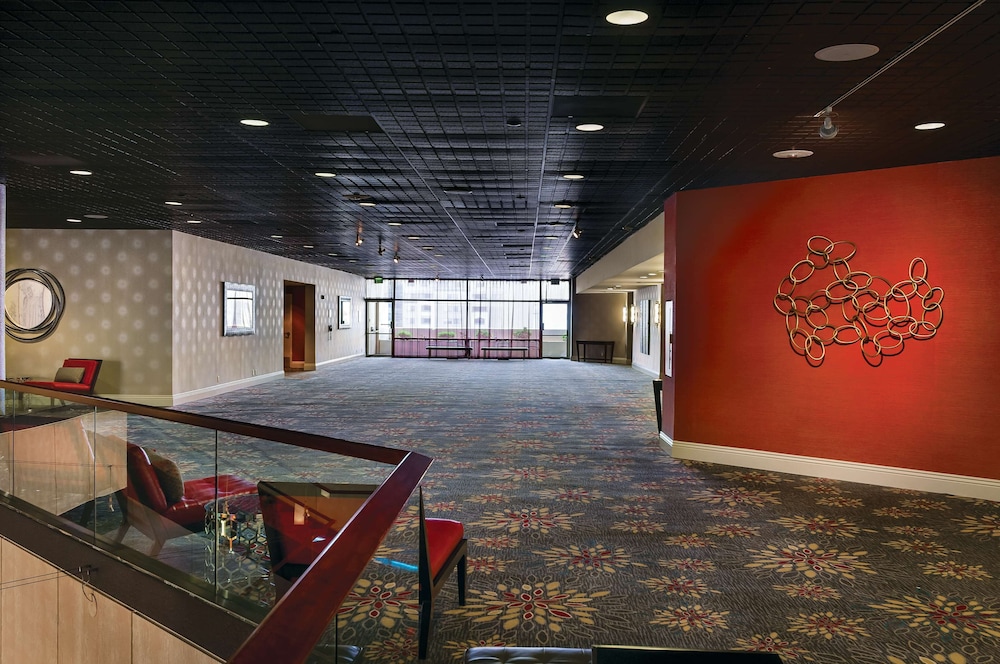DoubleTree by Hilton Hotel Los Angeles Downtown — Hotel building in Los Angeles, California