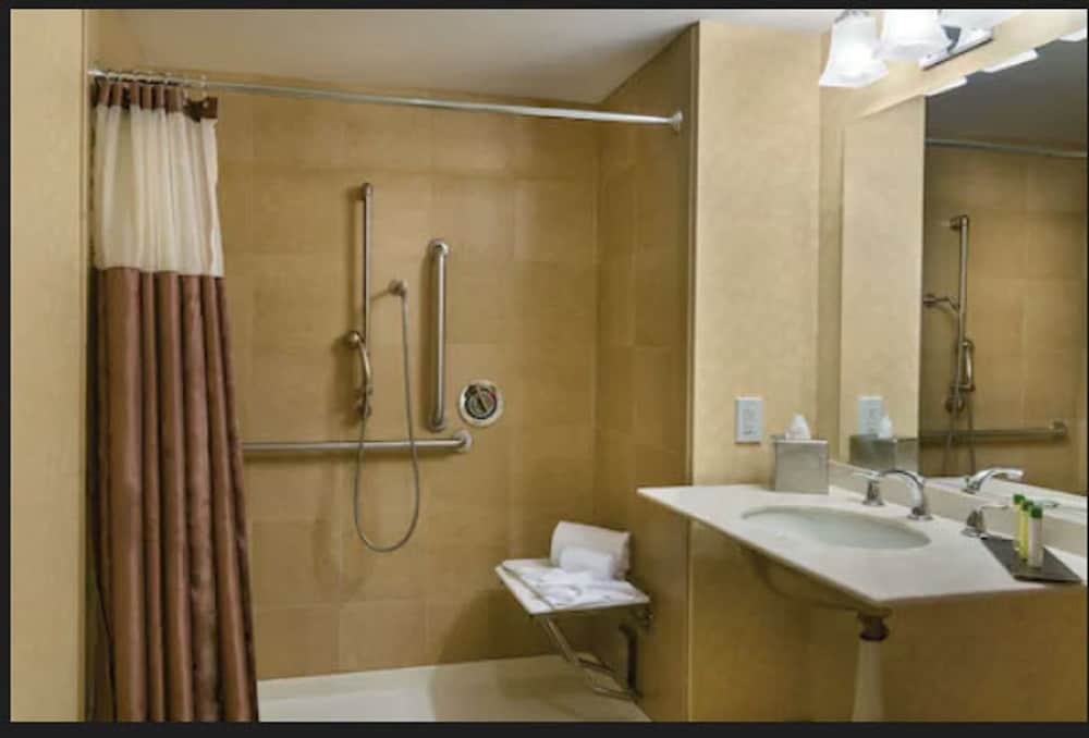 DoubleTree by Hilton Hotel Los Angeles Downtown — Hotel rooms in Los Angeles, California
