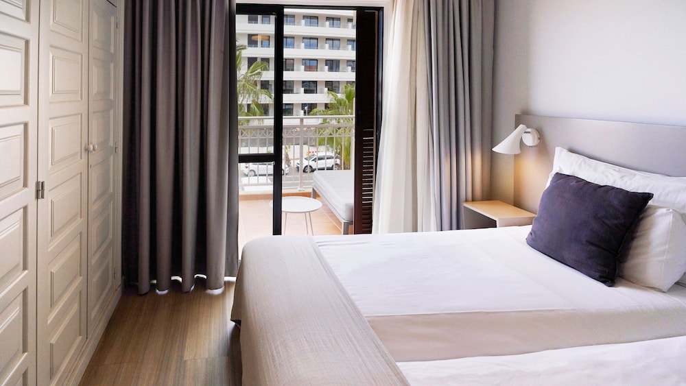 Coral Compostela Beach — Hotel rooms in Playa de las Americas, Canary Islands