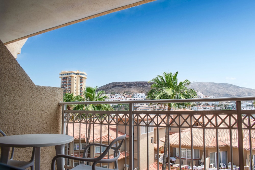 Coral Compostela Beach — Hotel rooms in Playa de las Americas, Canary Islands