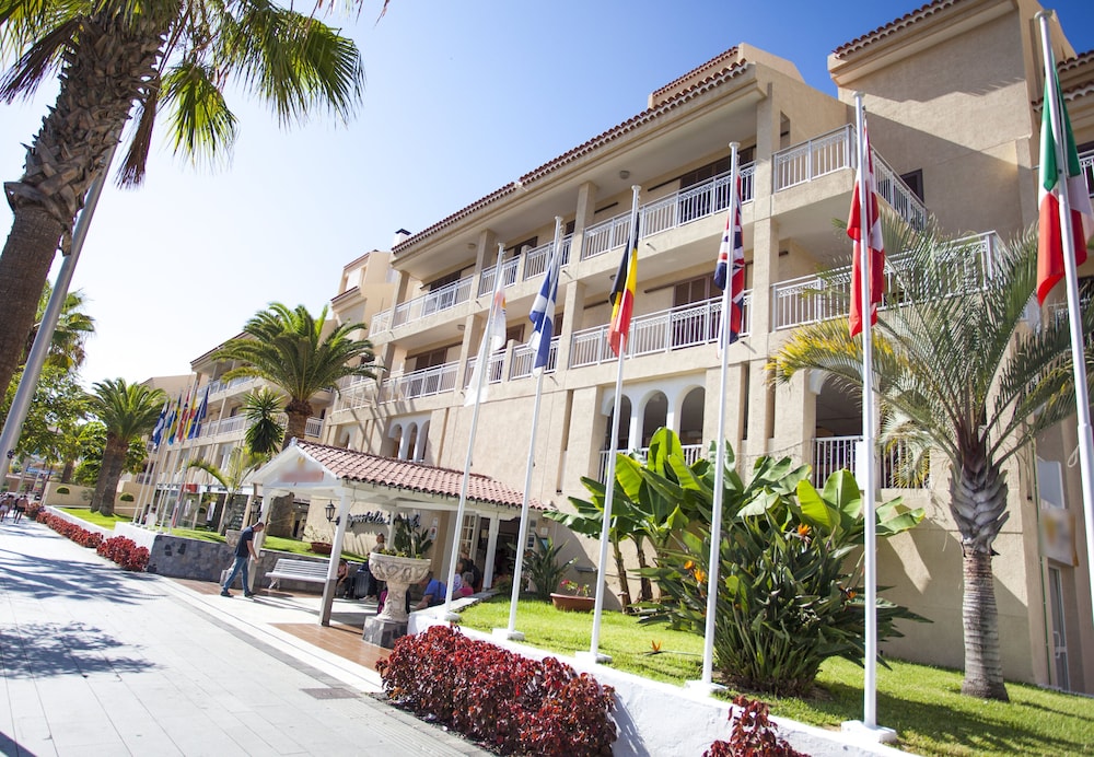 Coral Compostela Beach — Hotel building in Playa de las Americas, Canary Islands