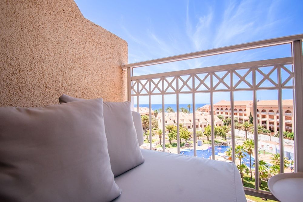 Coral Compostela Beach — Hotel rooms in Playa de las Americas, Canary Islands