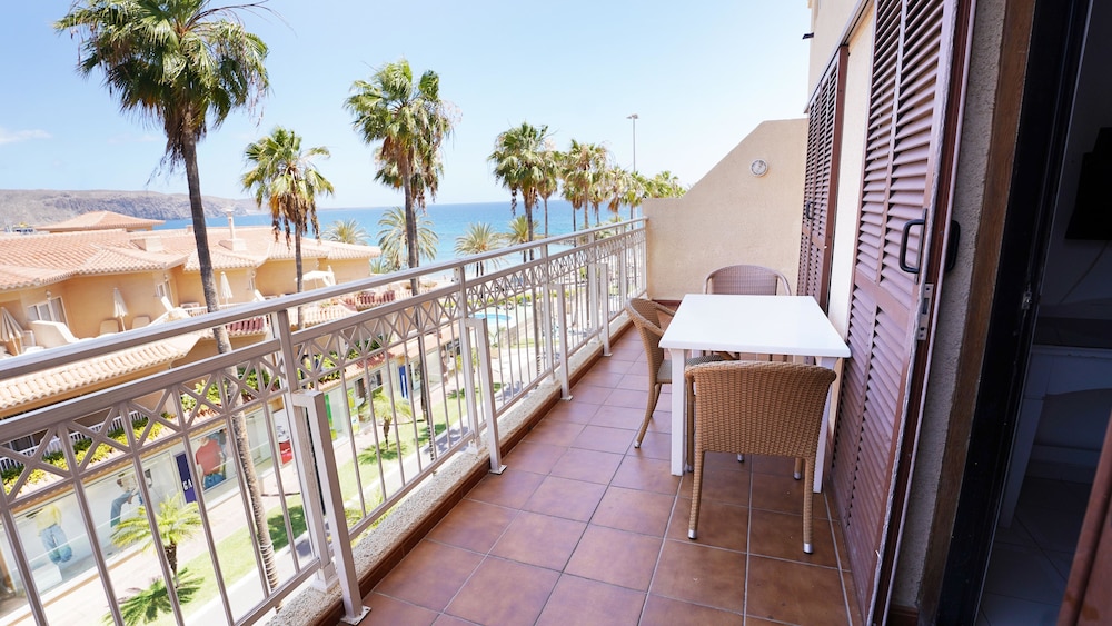Coral Compostela Beach — Hotel rooms in Playa de las Americas, Canary Islands