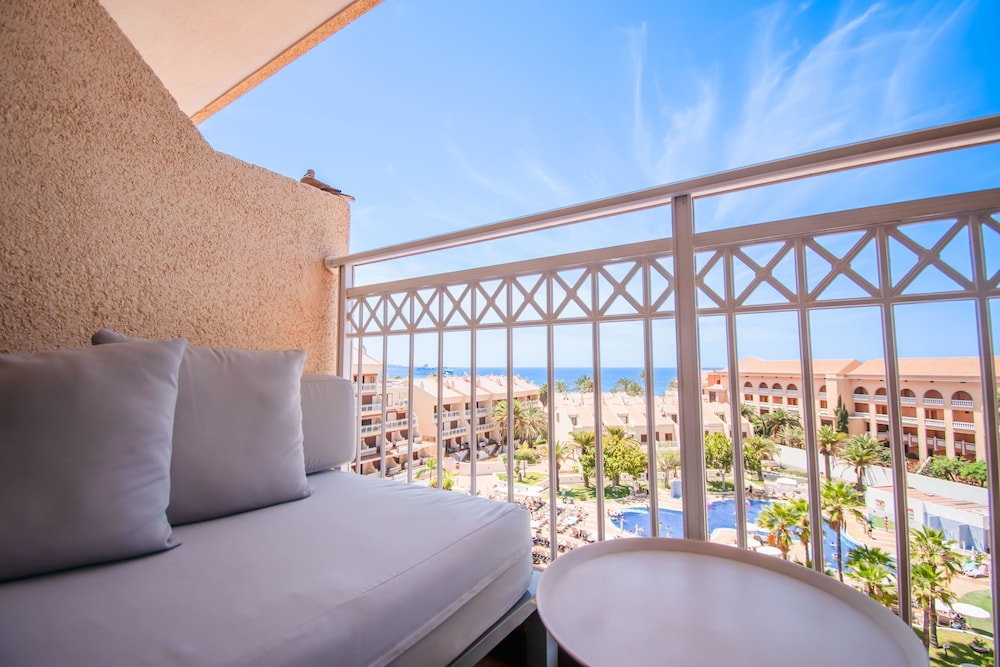 Coral Compostela Beach — Hotel rooms in Playa de las Americas, Canary Islands