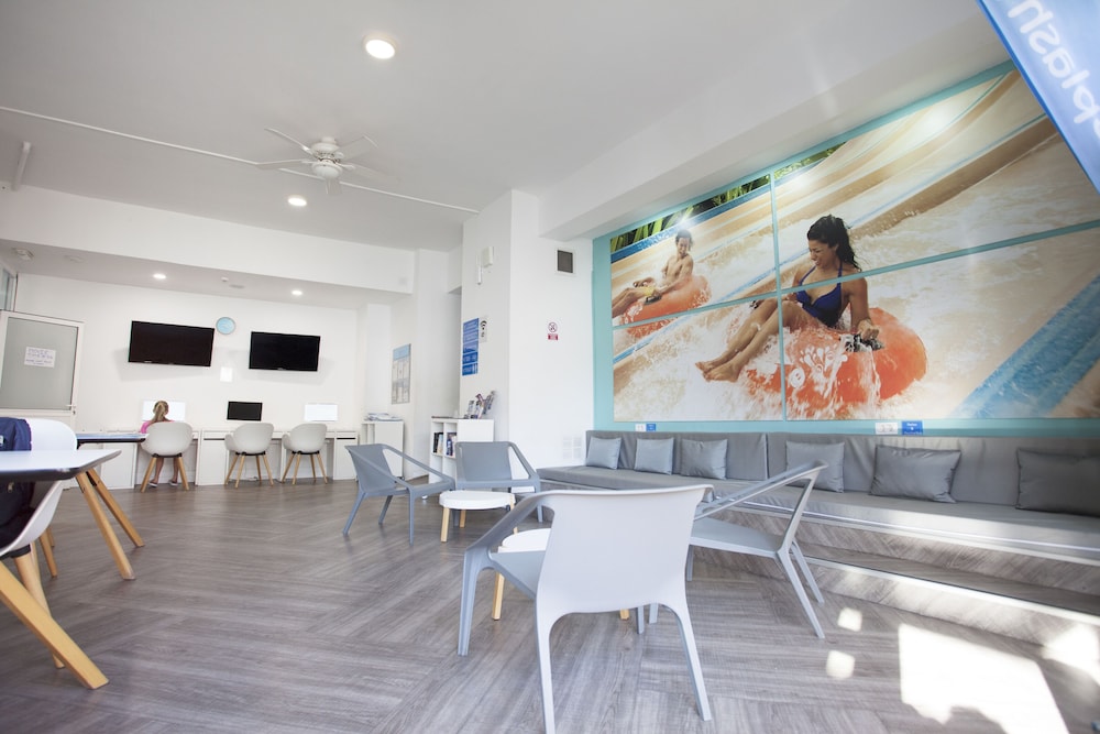 Coral Compostela Beach Golf — Hotel building in Playa de las Americas, Canary Islands