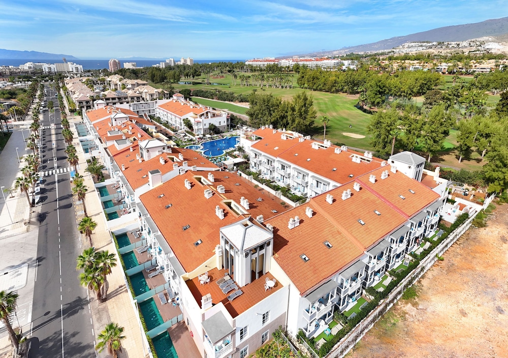 Coral Compostela Beach Golf — Hotel building in Playa de las Americas, Canary Islands