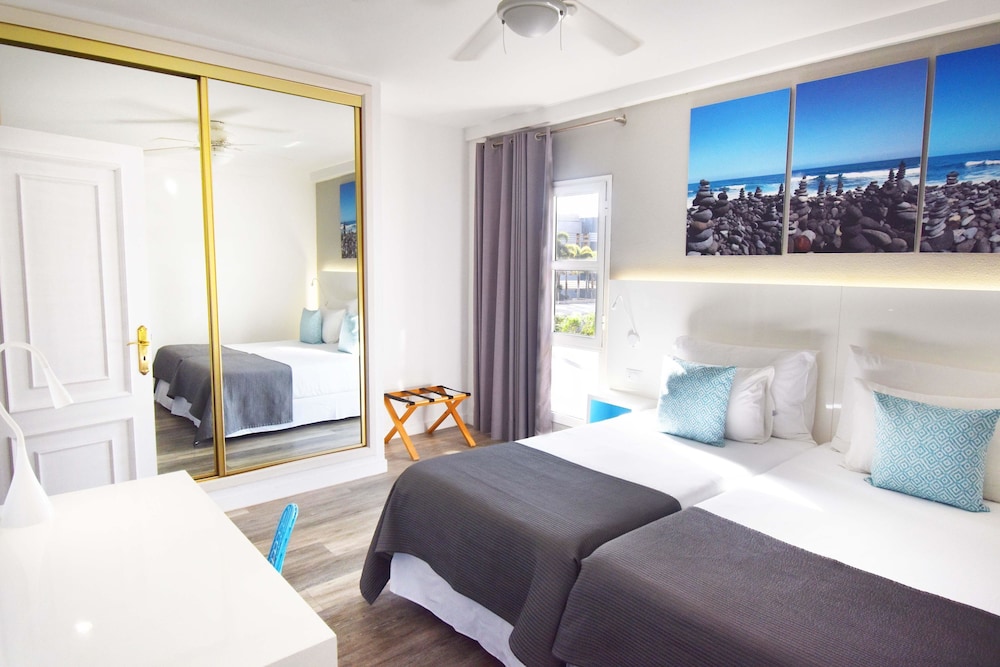 Coral Compostela Beach Golf — Hotel rooms in Playa de las Americas, Canary Islands