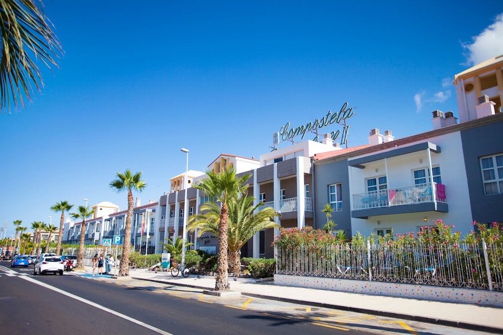 Coral Compostela Beach Golf — Hotel building in Playa de las Americas, Canary Islands