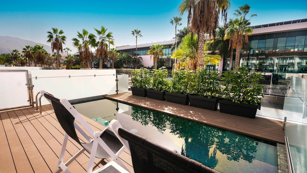 Coral Compostela Beach Golf — Swimming pool in Playa de las Americas, Canary Islands