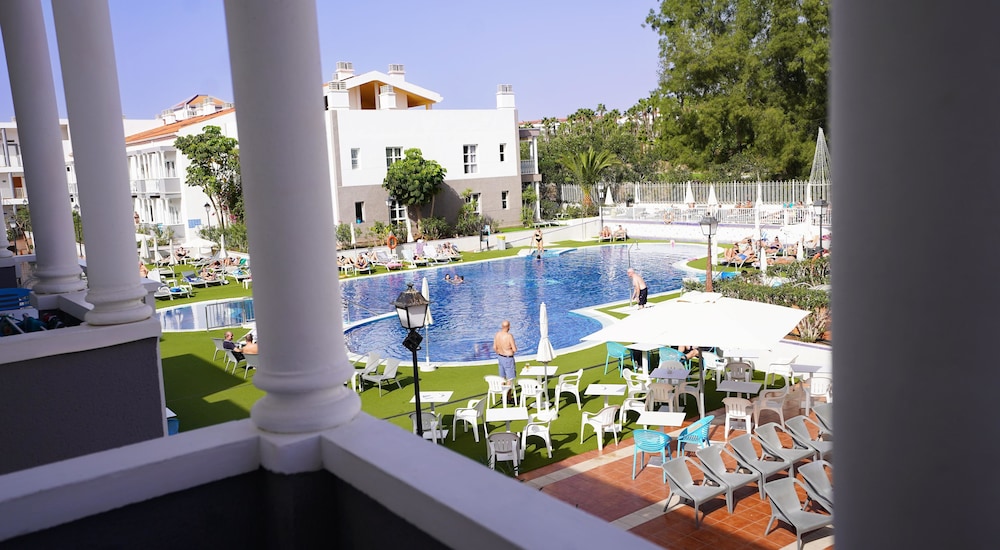 Coral Compostela Beach Golf — Swimming pool in Playa de las Americas, Canary Islands