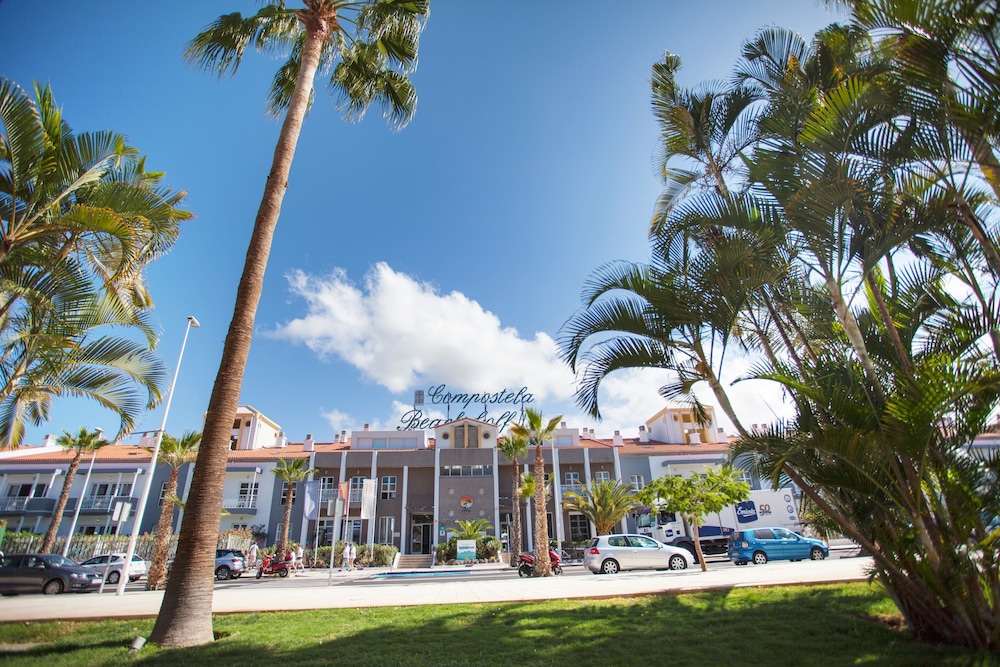 Coral Compostela Beach Golf — Hotel building in Playa de las Americas, Canary Islands
