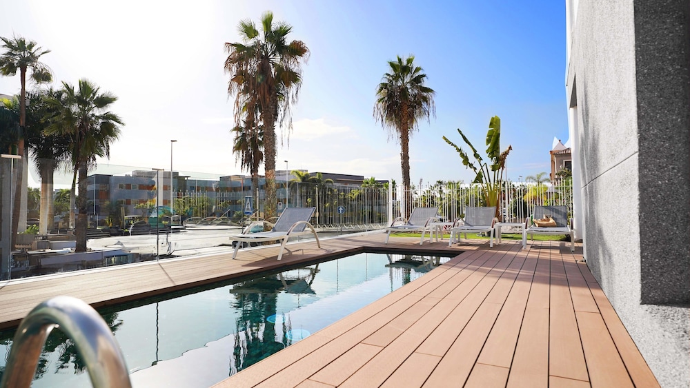 Coral Compostela Beach Golf — Swimming pool in Playa de las Americas, Canary Islands