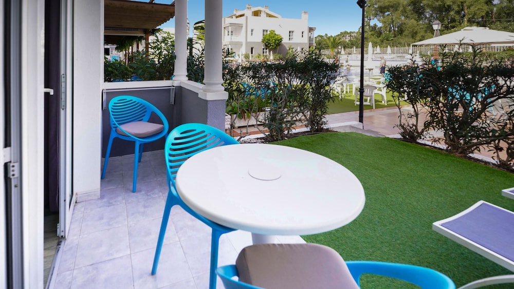 Coral Compostela Beach Golf — Hotel building in Playa de las Americas, Canary Islands