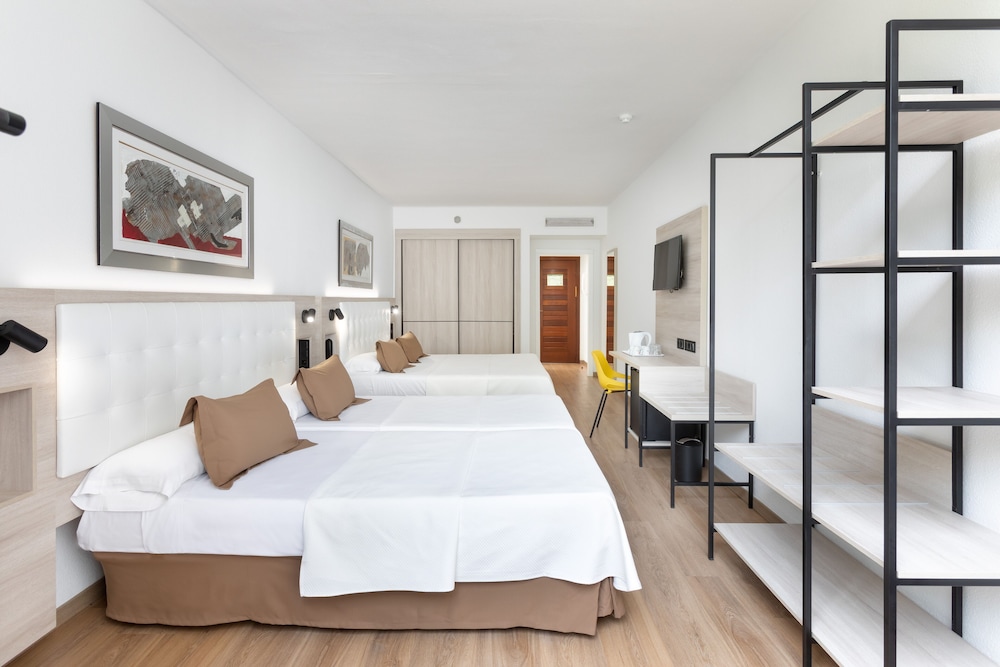 Alexandre Gala — Hotel rooms in Playa de las Americas, Canary Islands