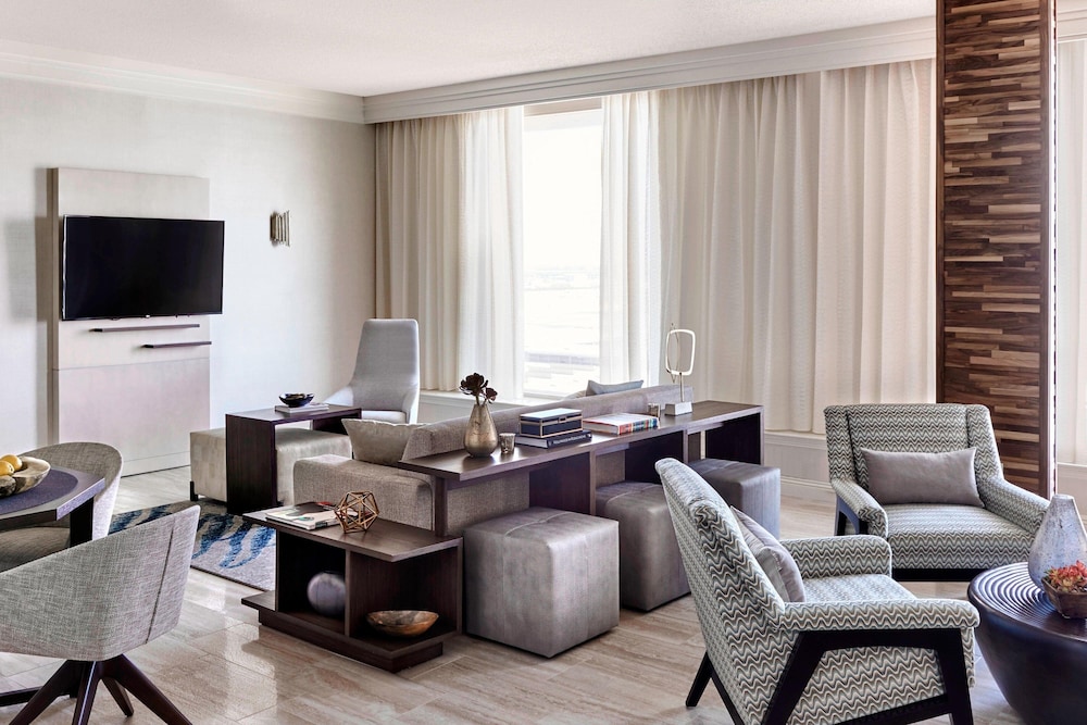 Los Angeles Airport Marriott — Hotel rooms in Los Angeles, California