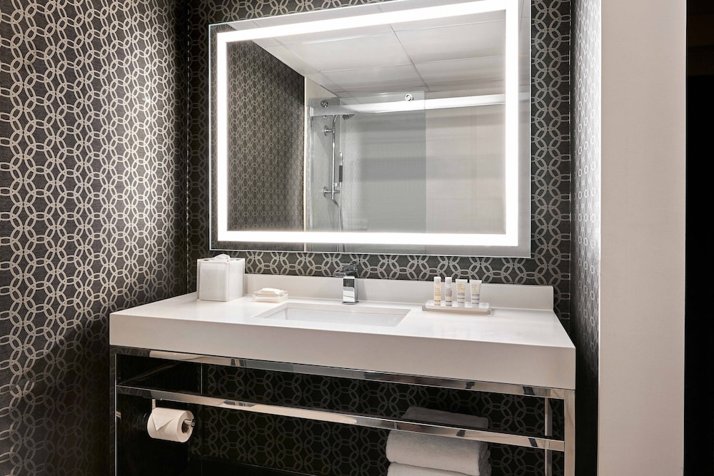 Los Angeles Airport Marriott — Hotel rooms in Los Angeles, California