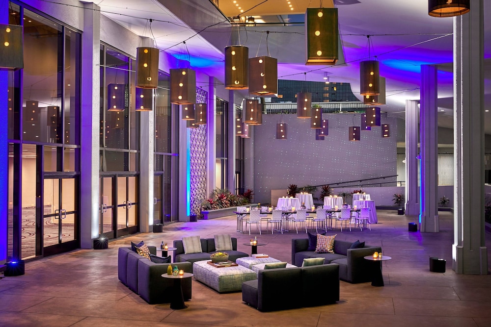 Los Angeles Airport Marriott — Restaurant & bars in Los Angeles, California
