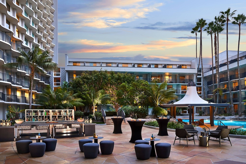 Los Angeles Airport Marriott — Restaurant & bars in Los Angeles, California