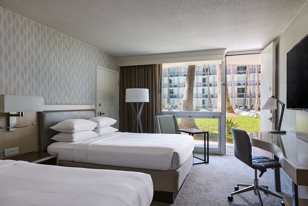 Los Angeles Airport Marriott — Hotel rooms in Los Angeles, California