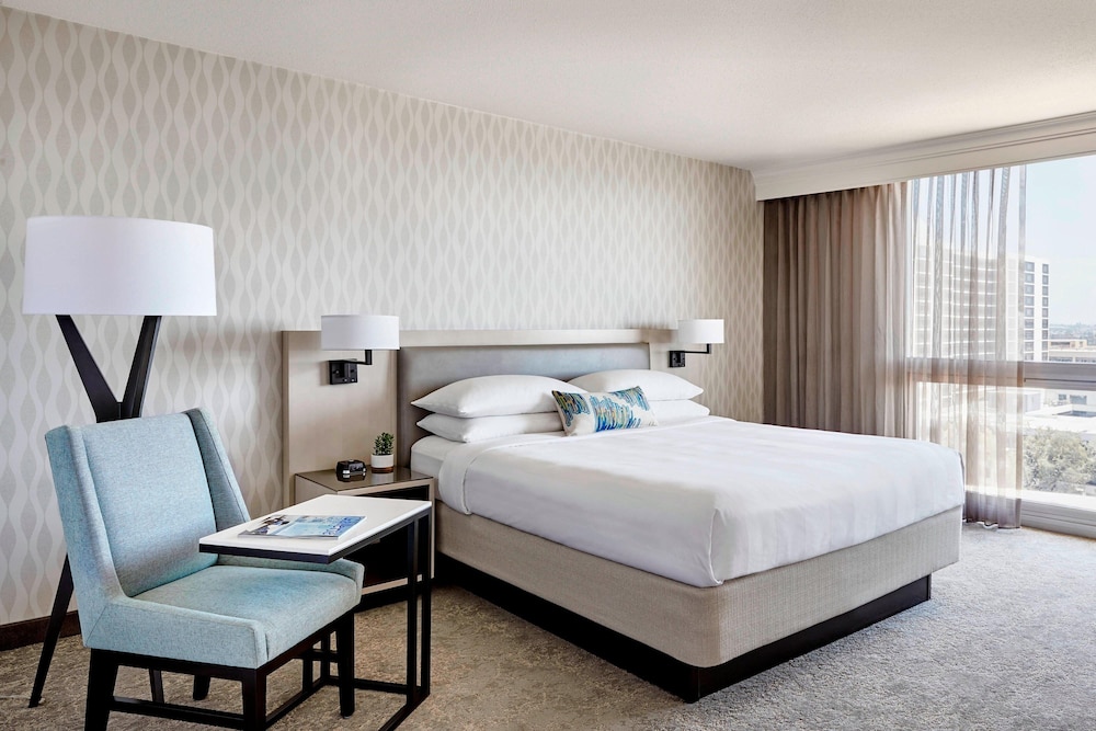 Los Angeles Airport Marriott — Hotel rooms in Los Angeles, California