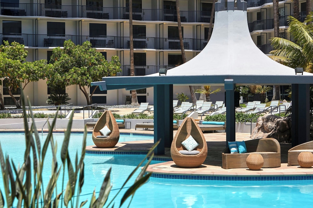 Los Angeles Airport Marriott — Swimming pool in Los Angeles, California