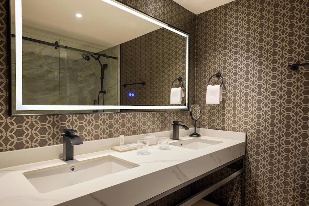 Los Angeles Airport Marriott — Hotel rooms in Los Angeles, California