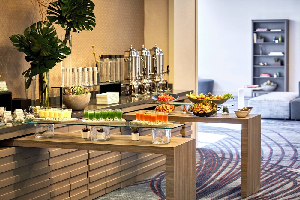 Los Angeles Airport Marriott — Restaurant & bars in Los Angeles, California