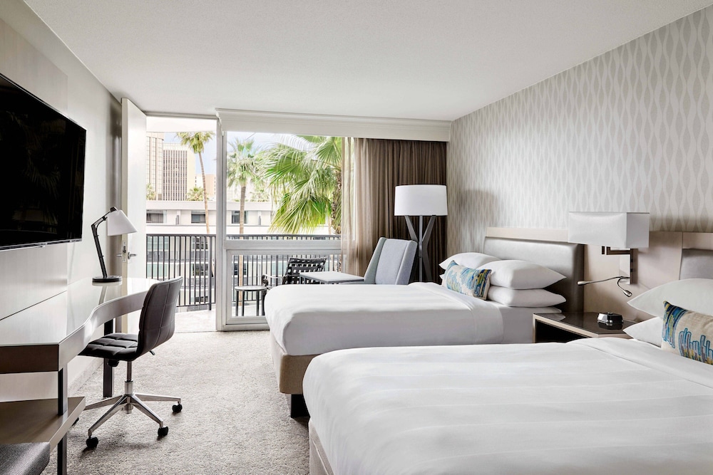 Los Angeles Airport Marriott — Hotel rooms in Los Angeles, California