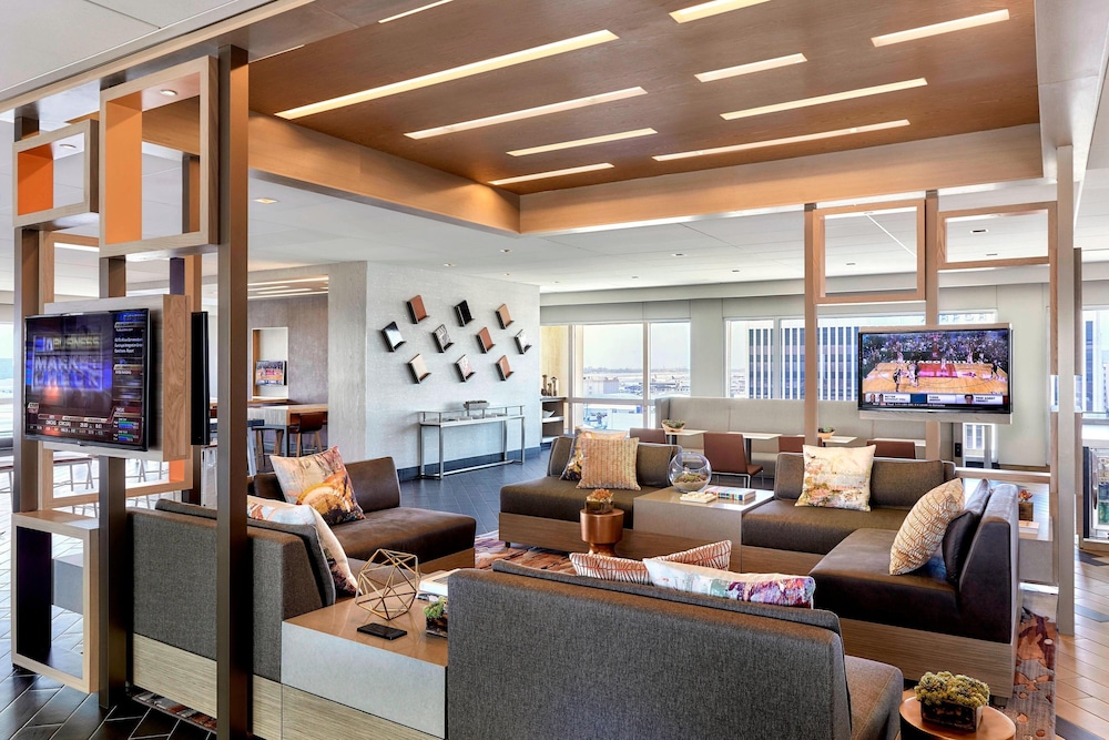 Los Angeles Airport Marriott — Restaurant & bars in Los Angeles, California