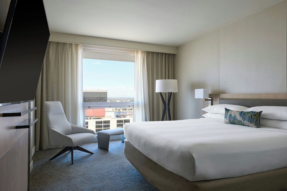 Los Angeles Airport Marriott — Hotel rooms in Los Angeles, California