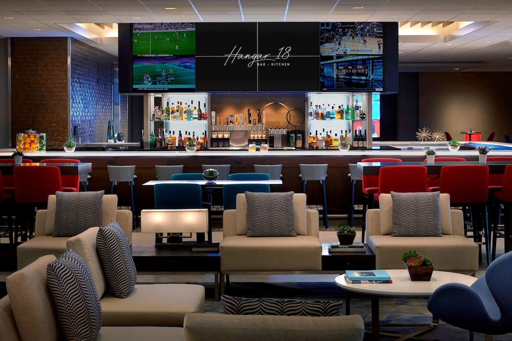 Los Angeles Airport Marriott — Restaurant & bars in Los Angeles, California