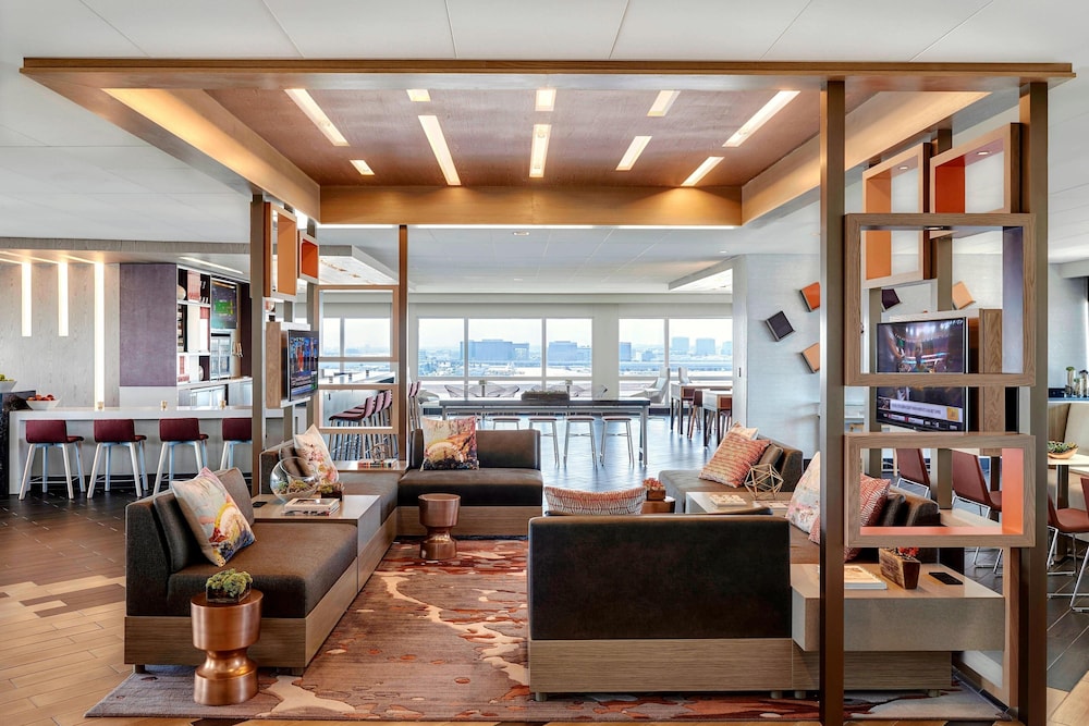 Los Angeles Airport Marriott — Hotel rooms in Los Angeles, California